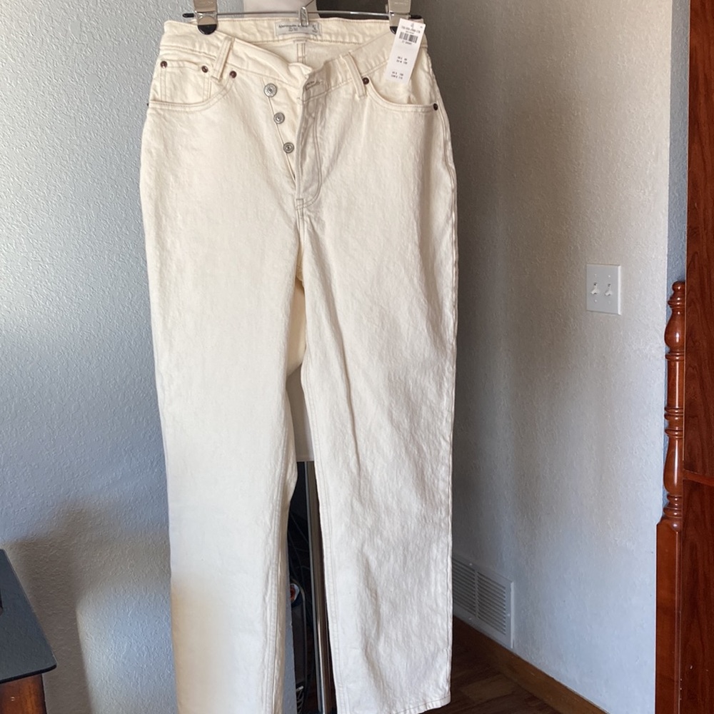 New Abercrombie and Fitch The Dad high rise in cream jeans